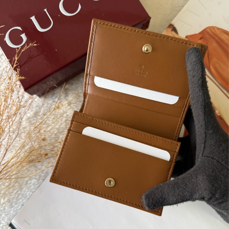 GG Marmont 銀字山型紋縫線皮革小短夾(棕色)-6