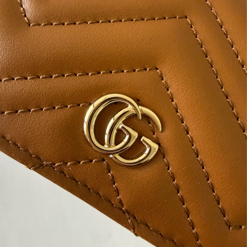 GG Marmont 銀字山型紋縫線皮革小短夾(棕色)-9
