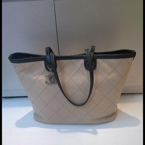 Chanel 黑肩帶淺灰皮革大托特包