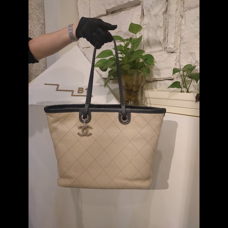 Chanel 黑肩帶淺灰皮革大托特包-2