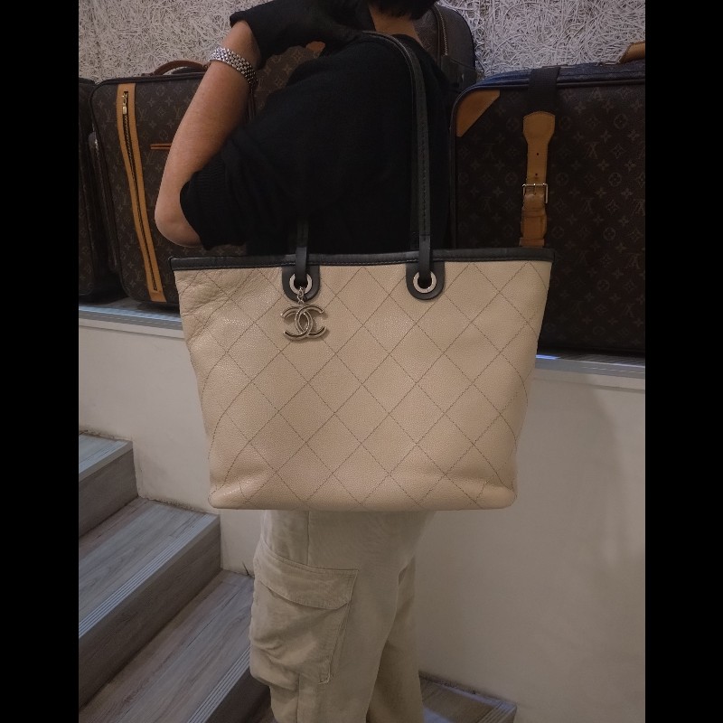 Chanel 黑肩帶淺灰皮革大托特包-3