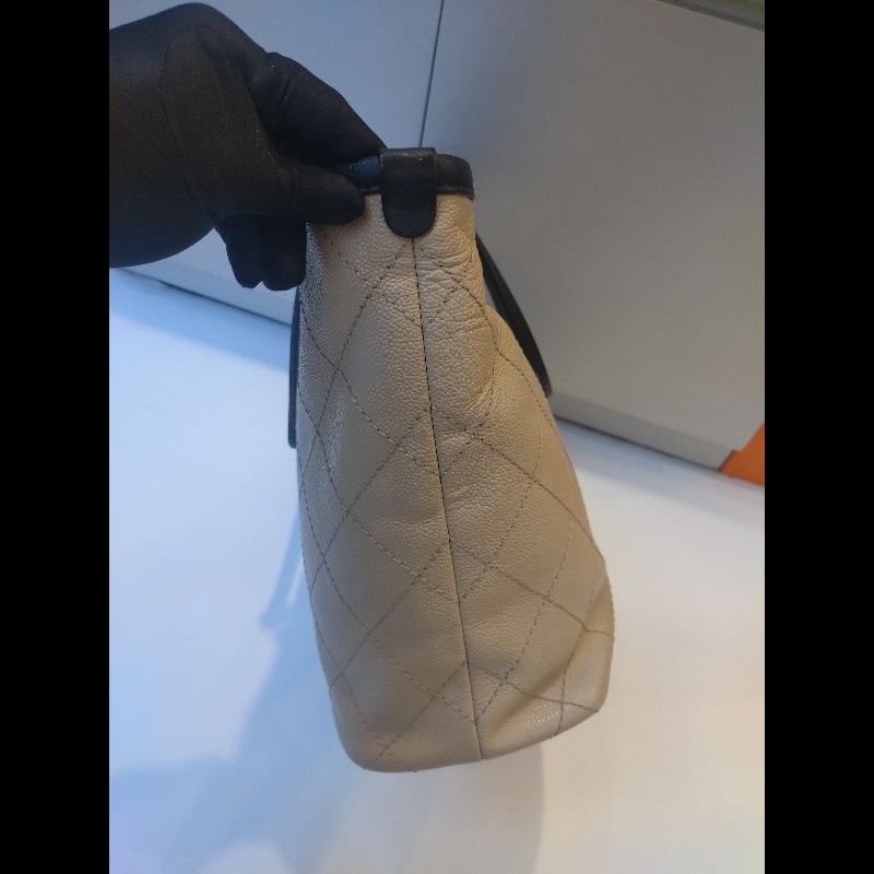 Chanel 黑肩帶淺灰皮革大托特包-10