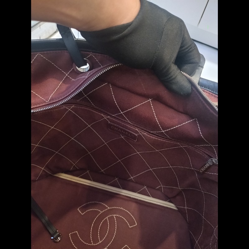 Chanel 黑肩帶淺灰皮革大托特包-15