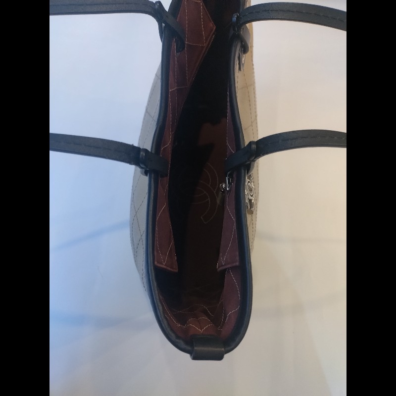 Chanel 黑肩帶淺灰皮革大托特包-21