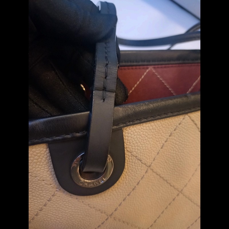 Chanel 黑肩帶淺灰皮革大托特包-23