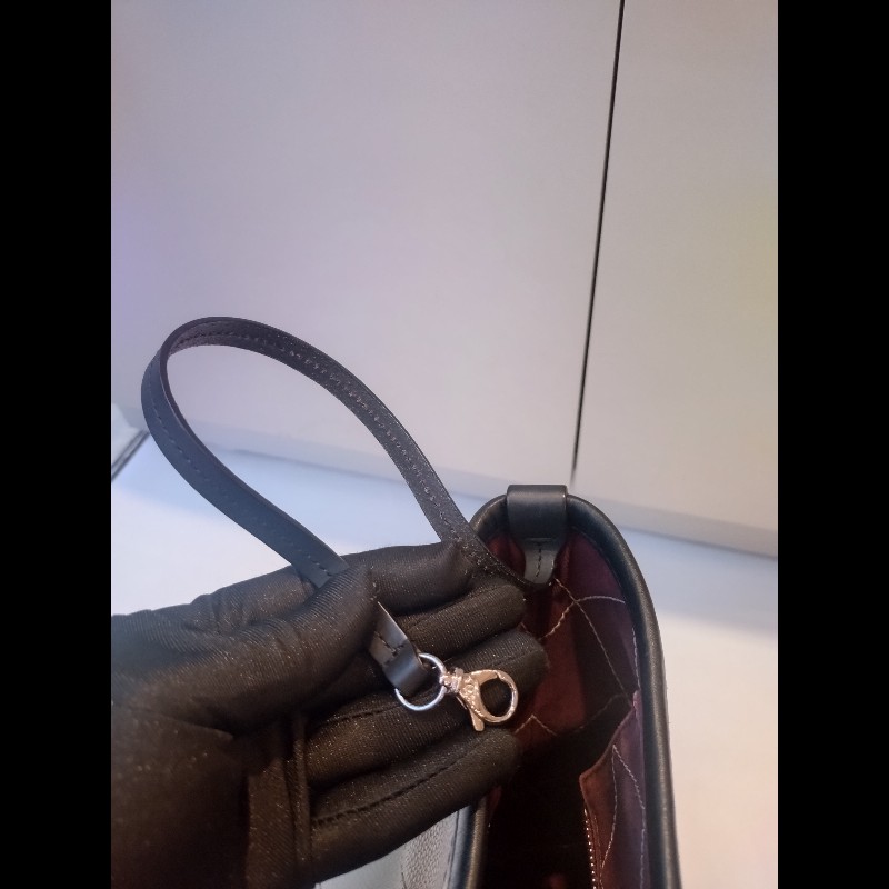 Chanel 黑肩帶淺灰皮革大托特包-31