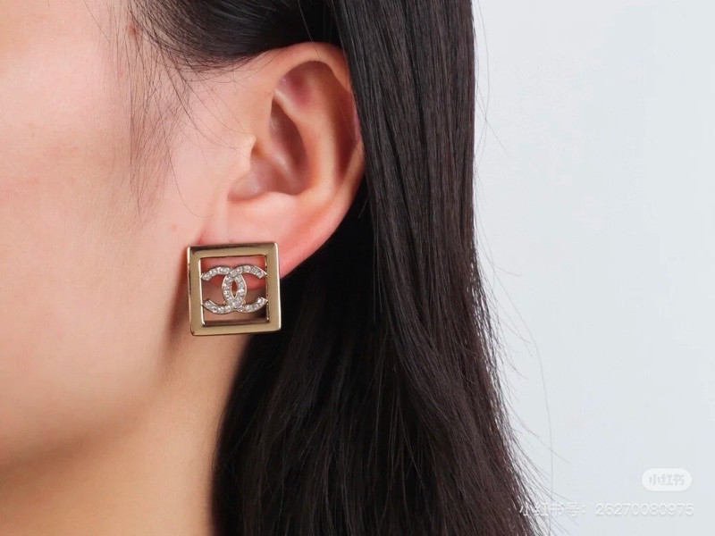 香奈兒 Chanel經典LOGO方形金色水 鑽耳釘 耳環-1