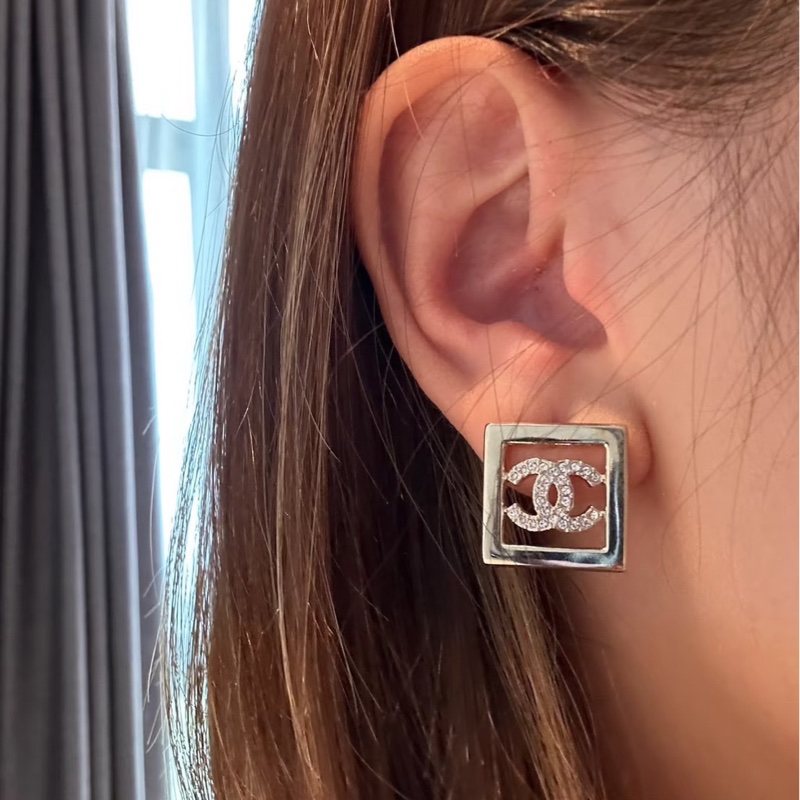 香奈兒 Chanel經典LOGO方形金色水 鑽耳釘 耳環-2