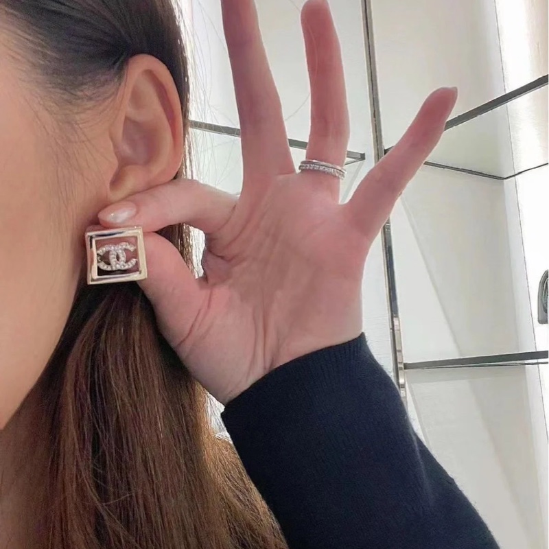 香奈兒 Chanel經典LOGO方形金色水 鑽耳釘 耳環-3