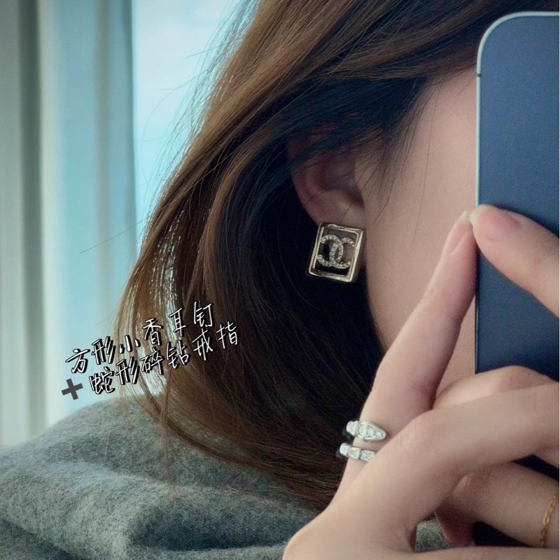 香奈兒 Chanel經典LOGO方形金色水 鑽耳釘 耳環-4