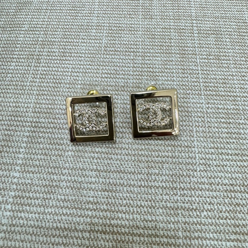香奈兒 Chanel經典LOGO方形金色水 鑽耳釘 耳環-6