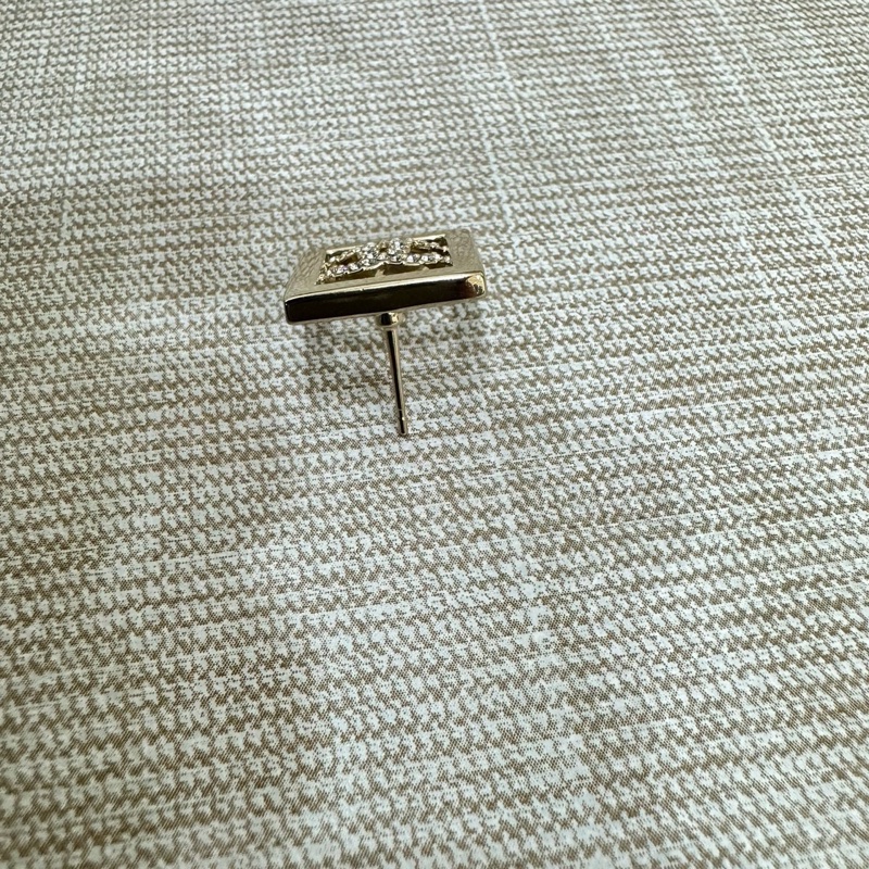 香奈兒 Chanel經典LOGO方形金色水 鑽耳釘 耳環-12