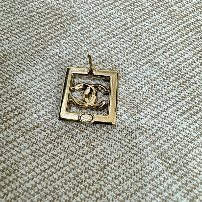 香奈兒 Chanel經典LOGO方形金色水 鑽耳釘 耳環-19