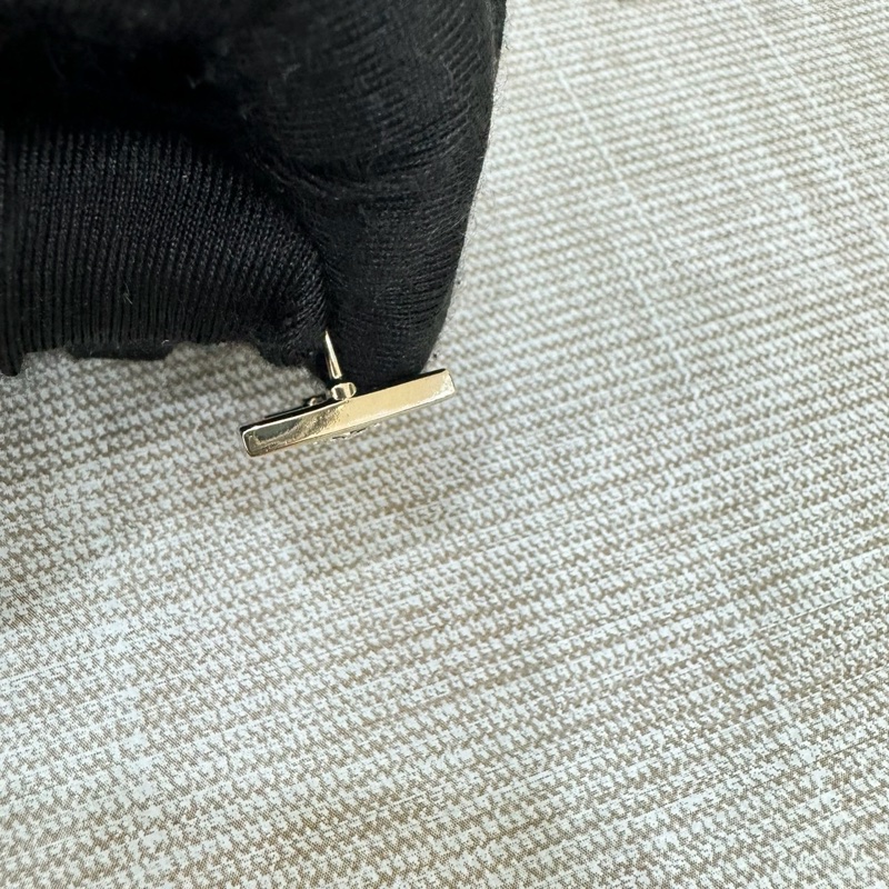 香奈兒 Chanel經典LOGO方形金色水 鑽耳釘 耳環-26