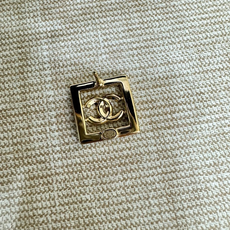 香奈兒 Chanel經典LOGO方形金色水 鑽耳釘 耳環-29