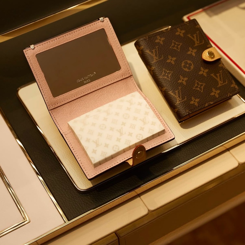 LV新款 吸油面紙收納套（含吸油面紙） LBC003-7