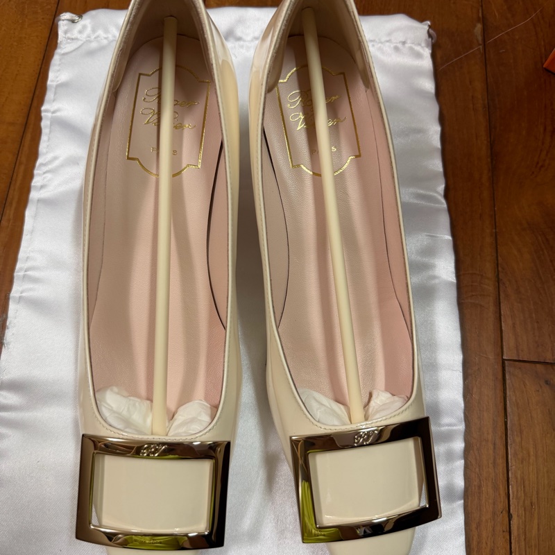 Roger vivier 漆皮米白色 Trompette EU37-0