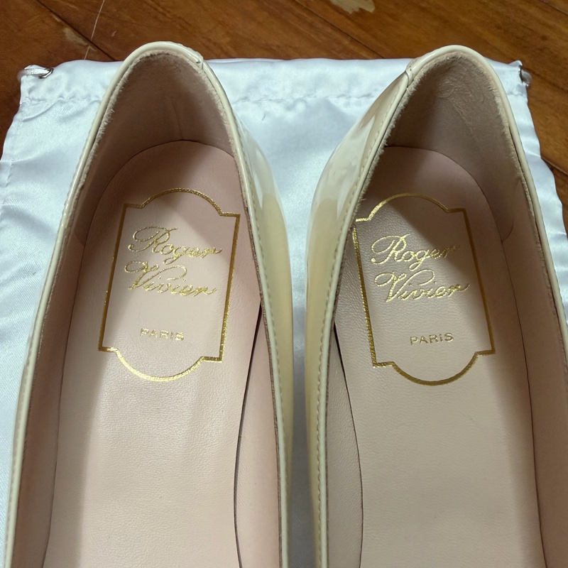 Roger vivier 漆皮米白色 Trompette EU37-7