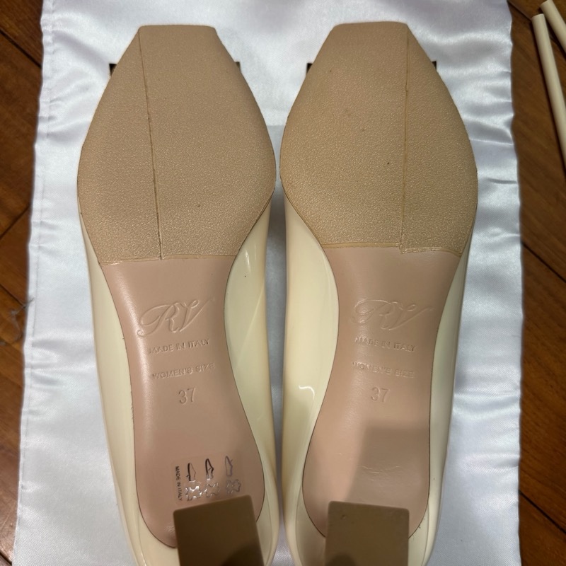 Roger vivier 漆皮米白色 Trompette EU37-9