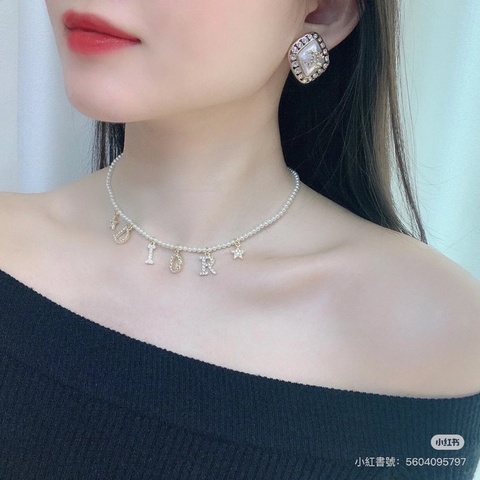 Chanel 宮廷風菱形雙C LOGO 満鑽耳釘耳環