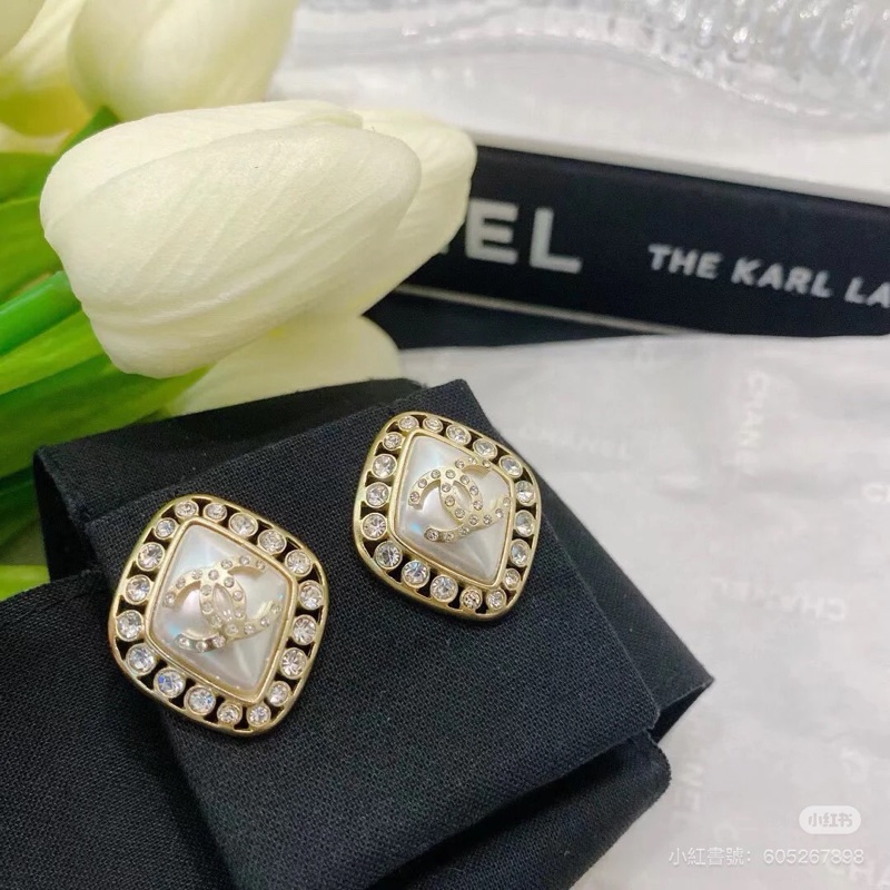 Chanel 宮廷風菱形雙C LOGO 満鑽耳釘耳環-1