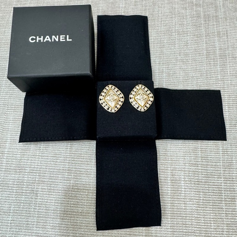 Chanel 宮廷風菱形雙C LOGO 満鑽耳釘耳環-3
