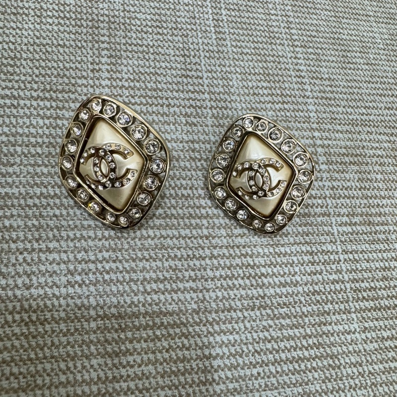 Chanel 宮廷風菱形雙C LOGO 満鑽耳釘耳環-4