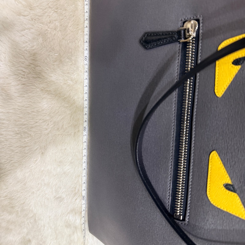 Fendi 怪獸托特包 可肩背 灰色 不重又好裝-11