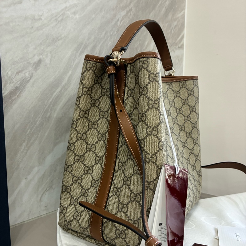 Gucci GG Emblem系列水桶包-8