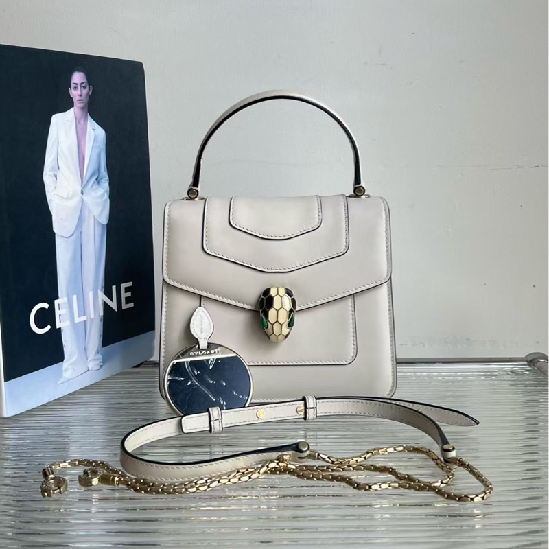 🔥新到：98🆕 BVLGARI / 寶格麗 經典白色金扣蛇頭手提單肩斜挎包，尺寸：18.5*16*10-0