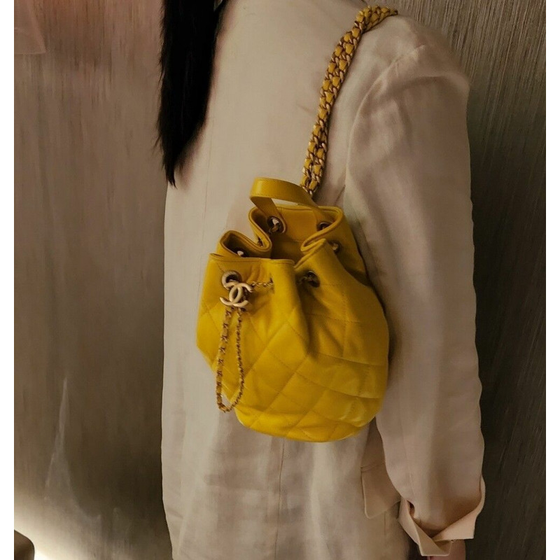 CHANEL 抽繩背包頂部提把水桶包 黃色季節款包-11