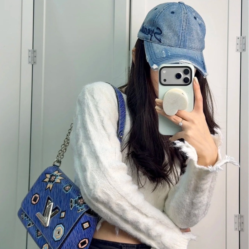 LV 路易威登 限量款藍色 epi水波紋塗鴉旋轉扣 Twist鏈條包 肩背包-1