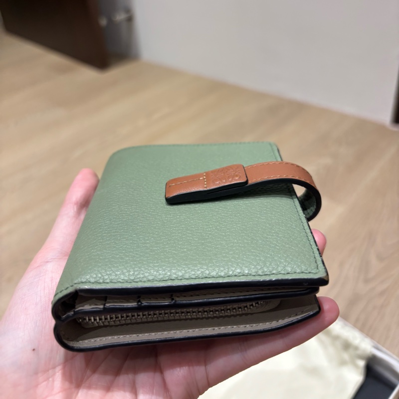 Loewe 酪梨綠八卡短/中夾-2