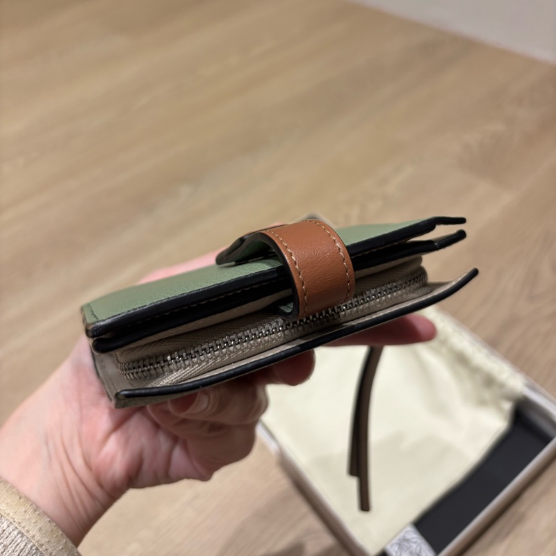 Loewe 酪梨綠八卡短/中夾-3