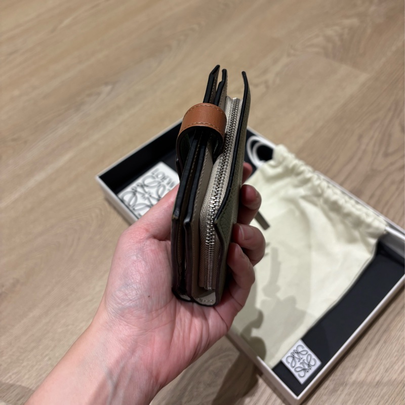 Loewe 酪梨綠八卡短/中夾-6