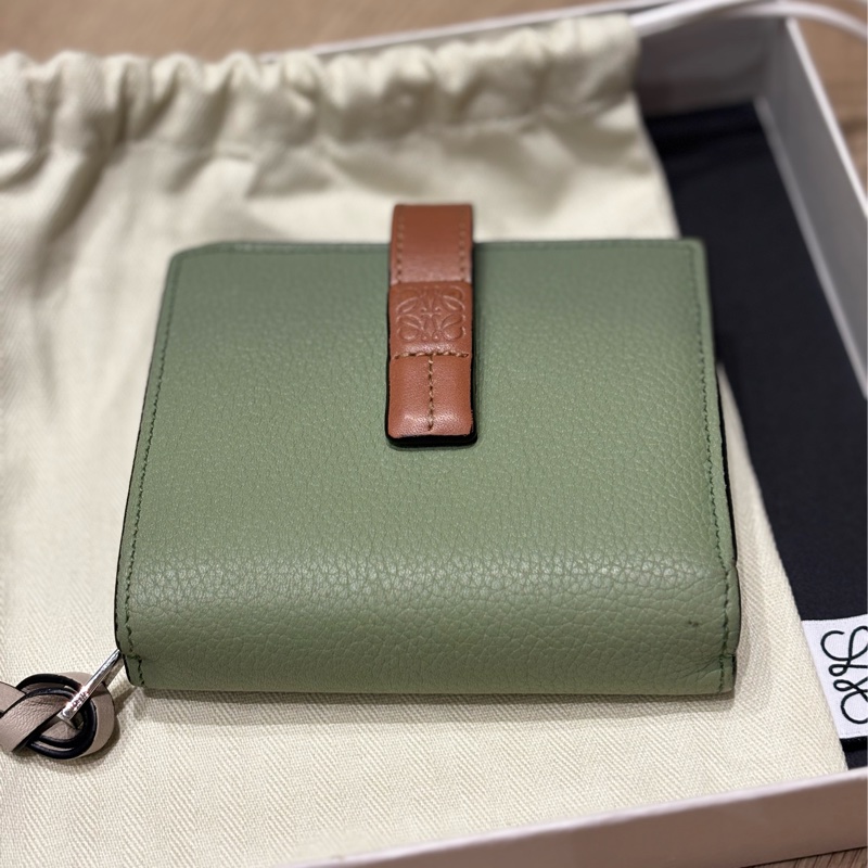 Loewe 酪梨綠八卡短/中夾-7