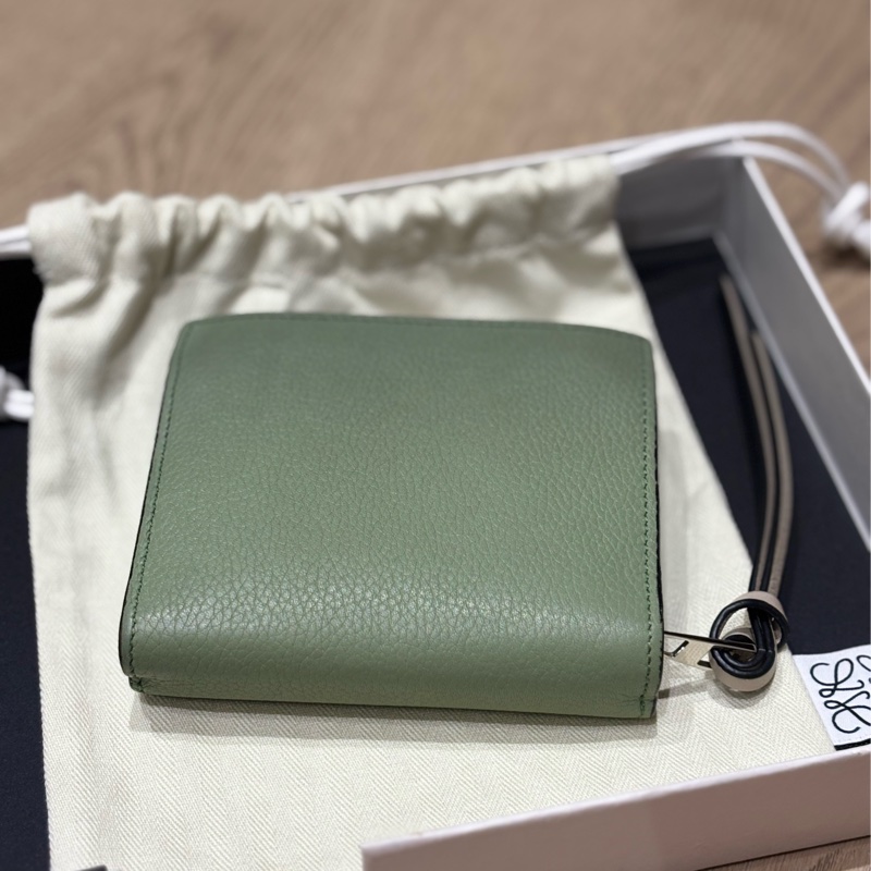 Loewe 酪梨綠八卡短/中夾-8