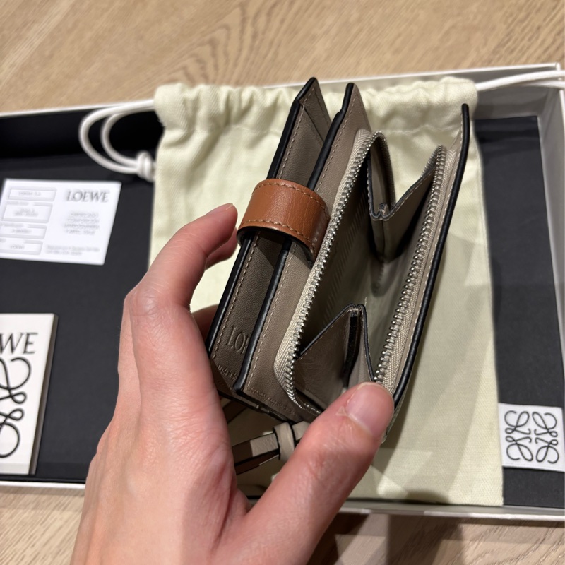 Loewe 酪梨綠八卡短/中夾-12