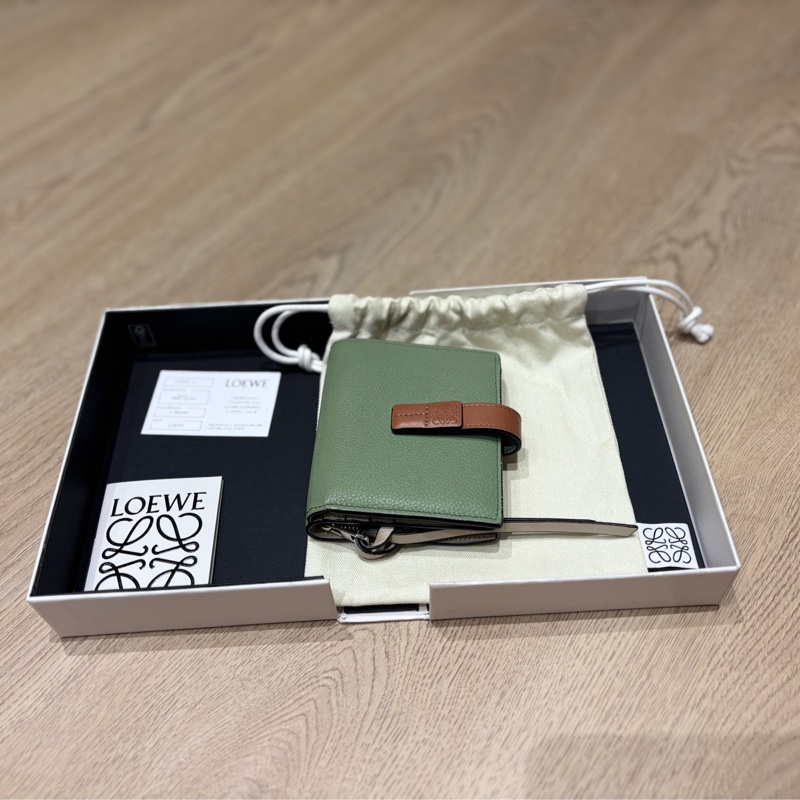 Loewe 酪梨綠八卡短/中夾-15