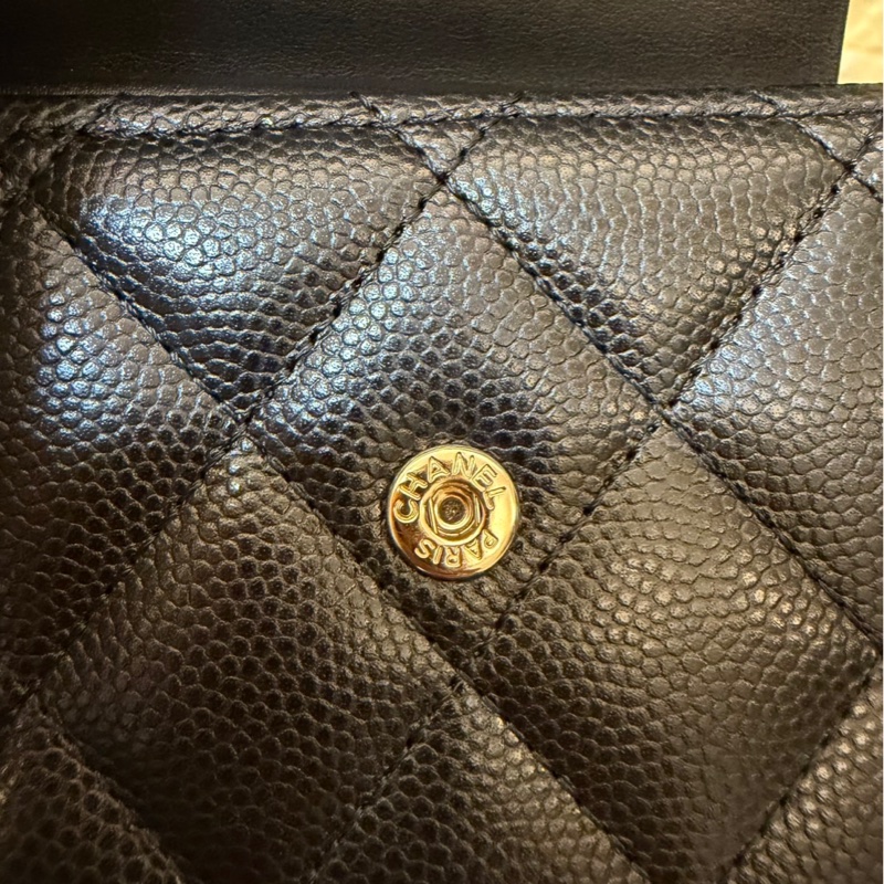 Chanel 香奈兒新款浮雕大雙C黑金牛三折短夾-11