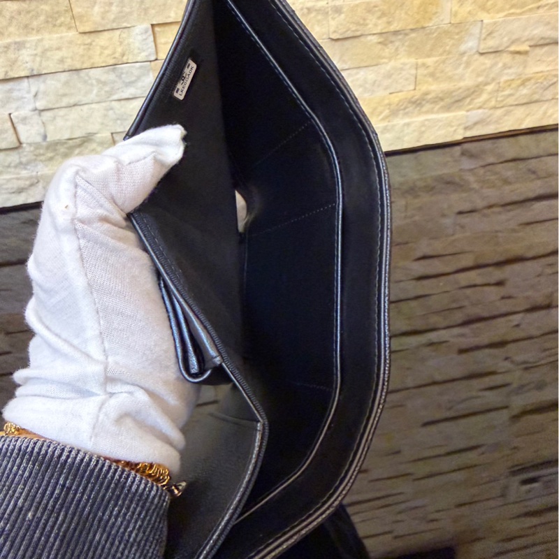 Chanel 香奈兒新款浮雕大雙C黑金牛三折短夾-14