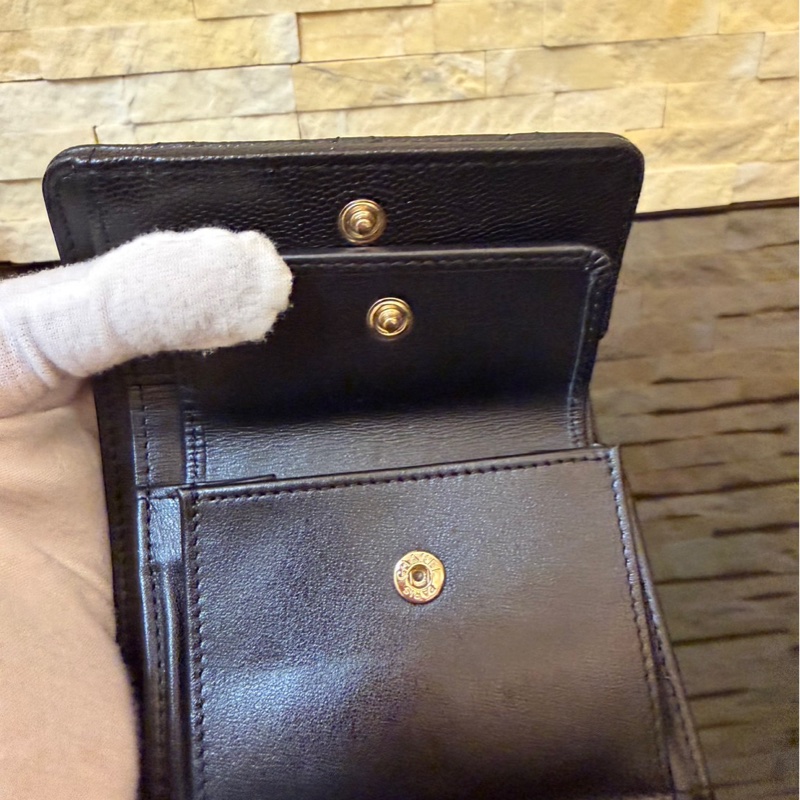 Chanel 香奈兒新款浮雕大雙C黑金牛三折短夾-15