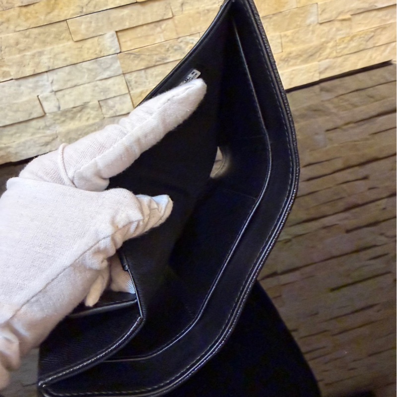 Chanel 香奈兒新款浮雕大雙C黑金牛三折短夾-17