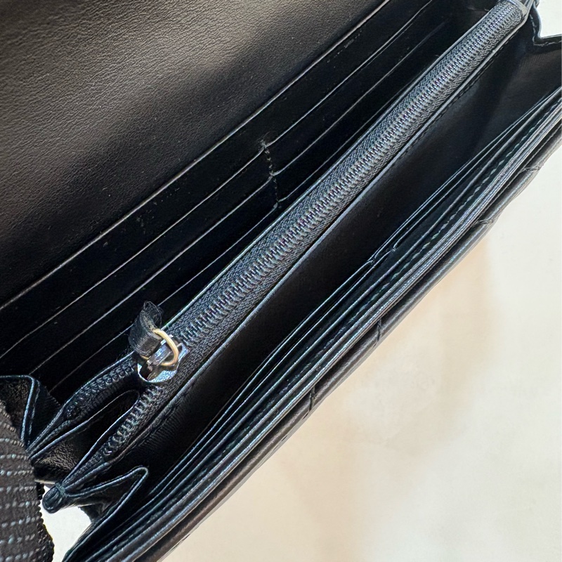 Gucci GG mormont黑牛皮金扣長夾-5