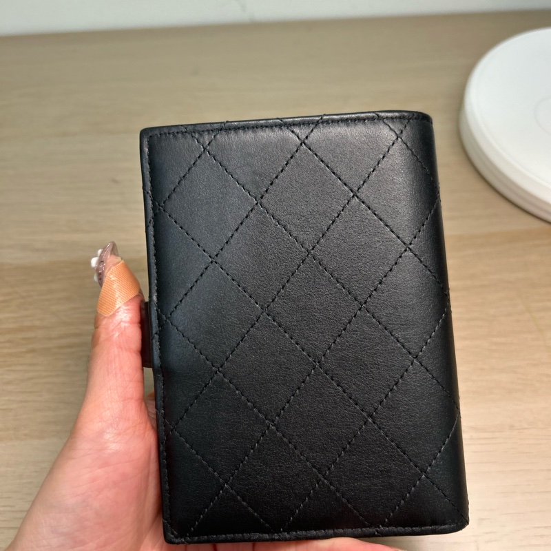 Chanel passport holder/wallet 香奈兒護照夾&中夾（有拉鏈零錢袋）-1