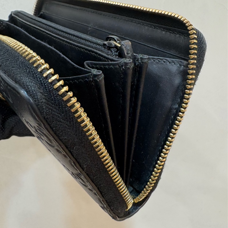Gucci 黑金壓紋大G吊飾拉鍊長夾-3