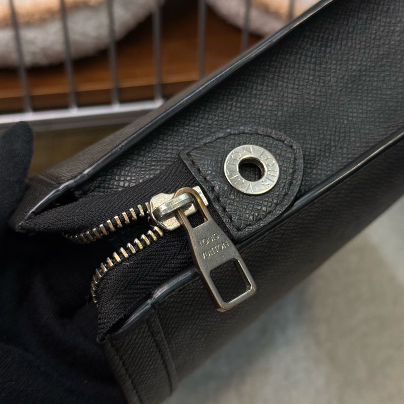 Lv經典手拿包-11