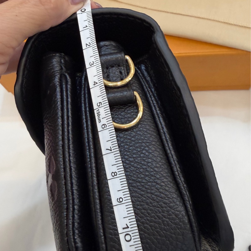 Lv全皮黑色mini小郵差-4
