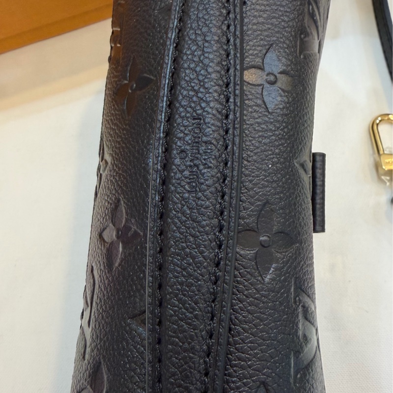 Lv全皮黑色mini小郵差-16