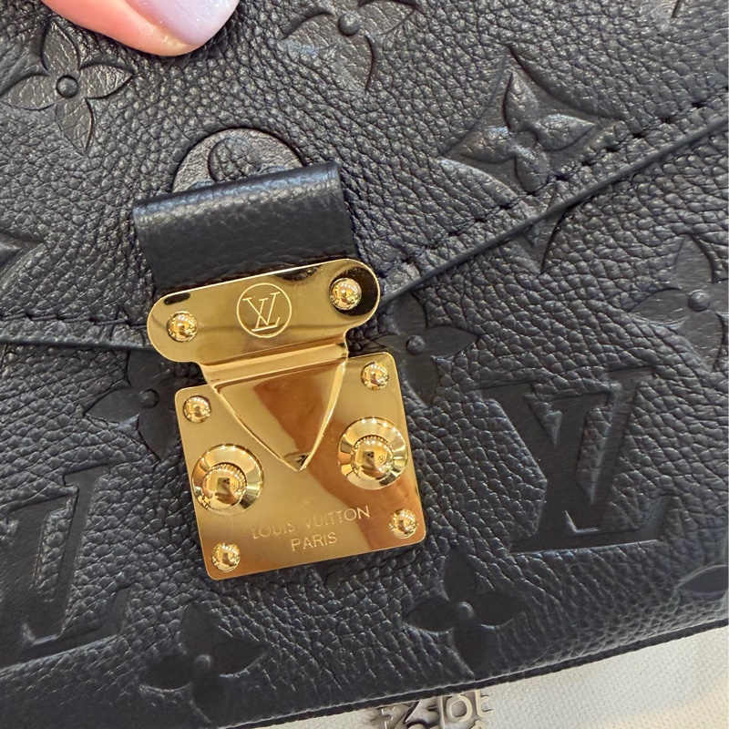 Lv全皮黑色mini小郵差-24